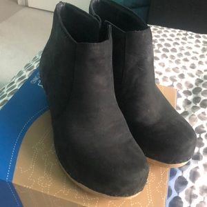 Dansko Maria milled black nubuck bootie 37